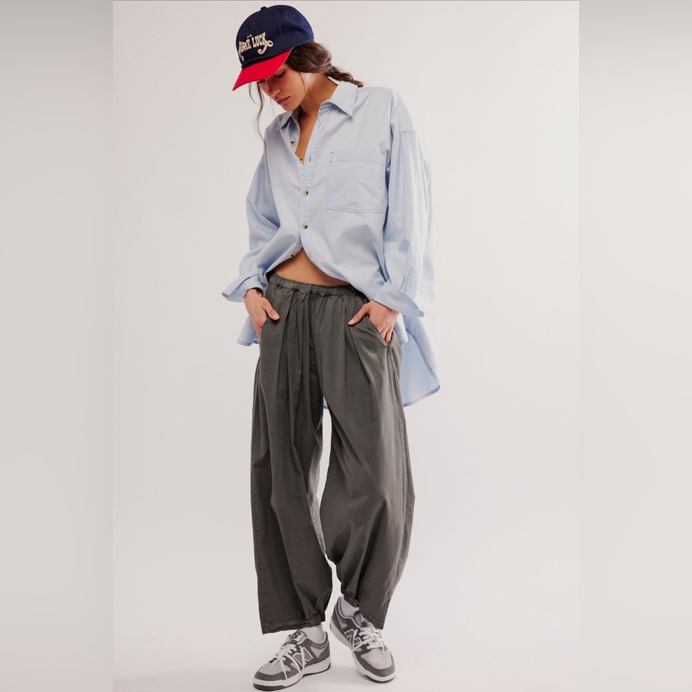 Free people to the sky, parachute pants size large in a faded black color